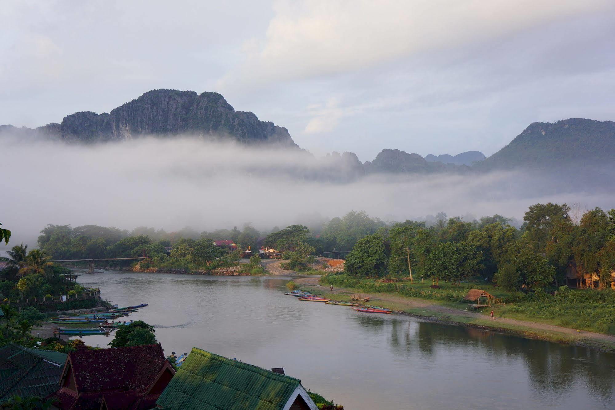 Silver Naga Hotel Vang Vieng Bagian luar foto