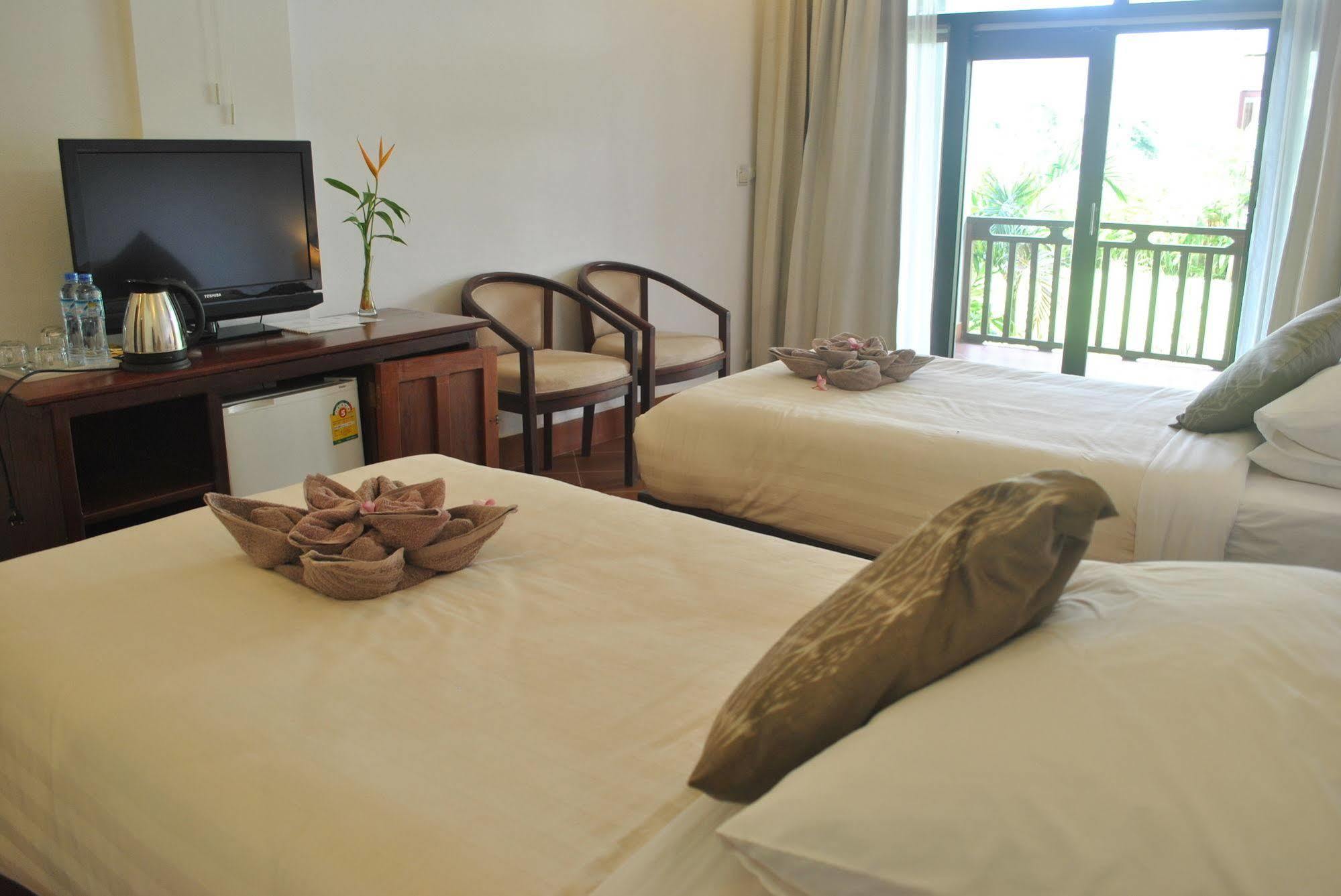 Silver Naga Hotel Vang Vieng Bagian luar foto